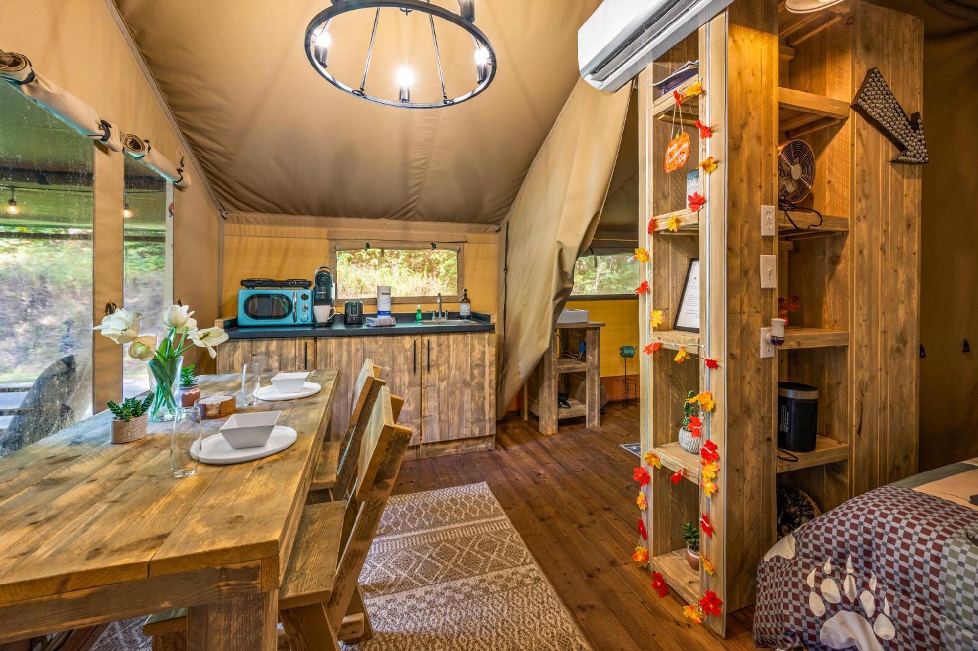 מלון סביירוויל Firefly Season Glamping מראה חיצוני תמונה
